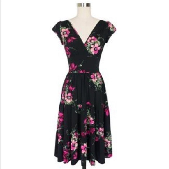 Trashy Dress Diva Bonita in Magenta Floral, rayon crepe de chine - Picture 2 of 7